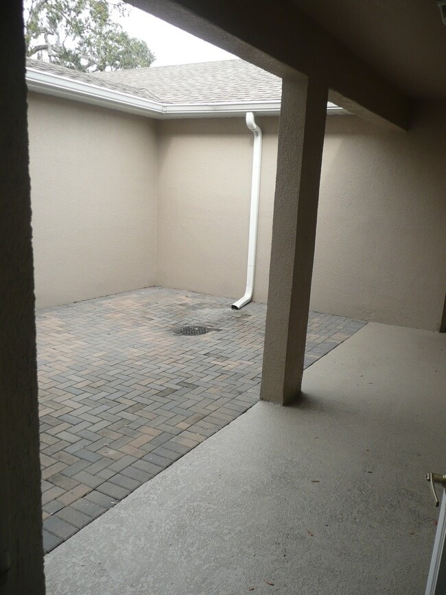 Building Photo - 808 Challis Point