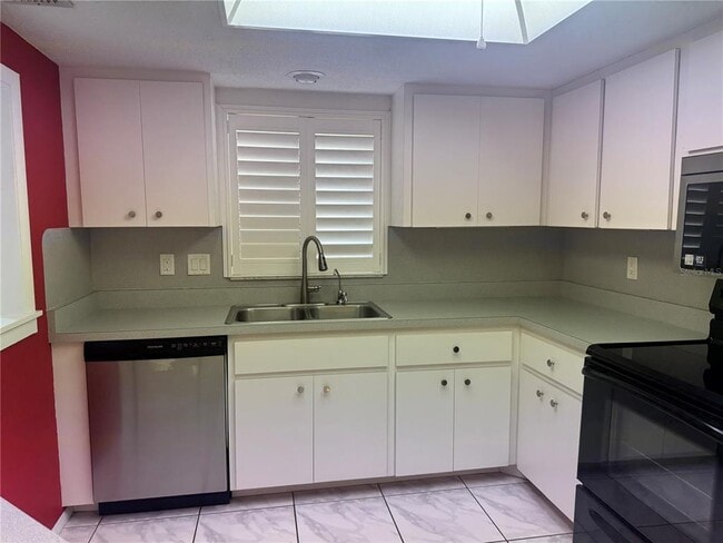 Building Photo - 471 Albee Farm Rd