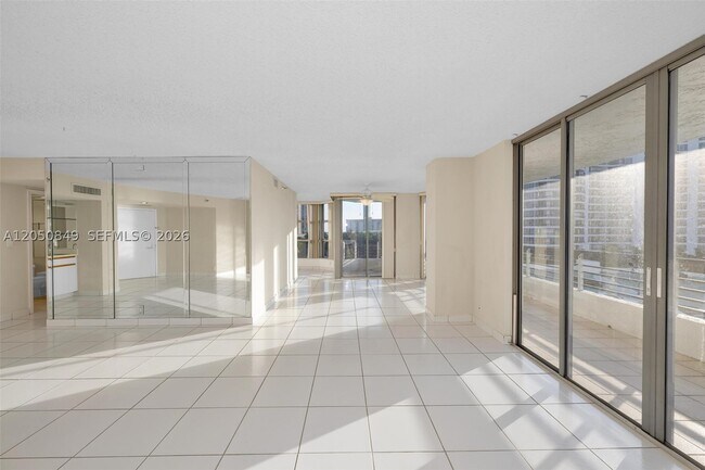 Building Photo - 3530 Mystic Pointe Dr