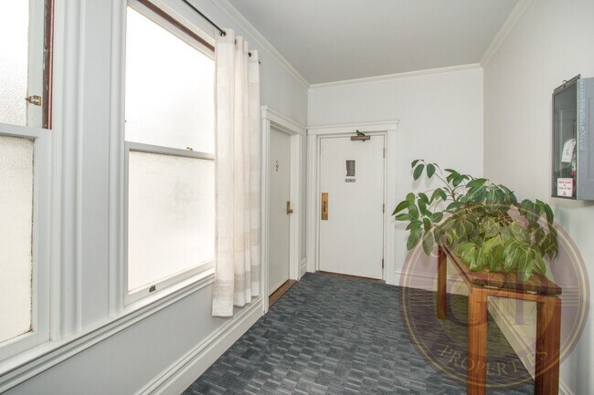 Building Photo - Pacific Heights - 1 BR, 1 BA Condo 650 Sq. Ft. - 3D Virtual Tour, Storage