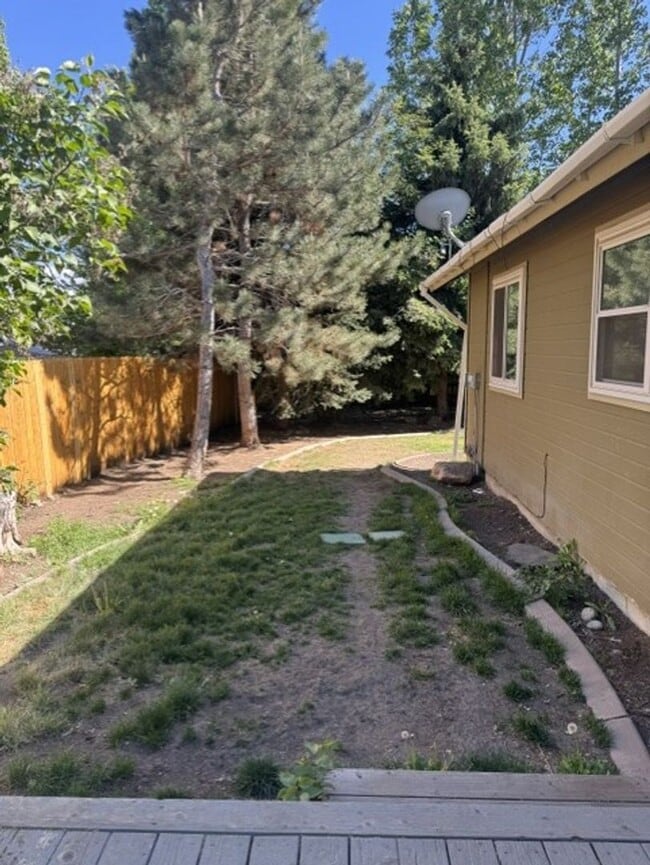 Building Photo - Well-Maintained 3-bedroom, 2-bath home with a 2-car garage