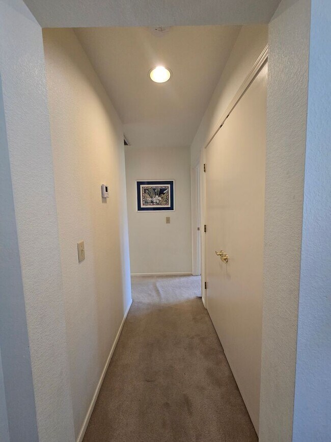 Building Photo - Fully Furnished single story 2 bed 2 bath ...