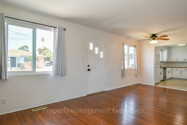 Building Photo - 3 Bedroom, 2 Bath House with Large Backyard
