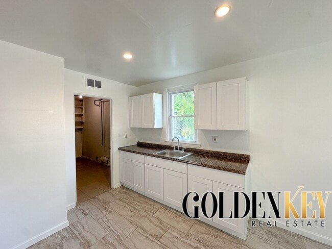 Building Photo - Beautiful 3 bed / 1 bath in Northwest Detr...