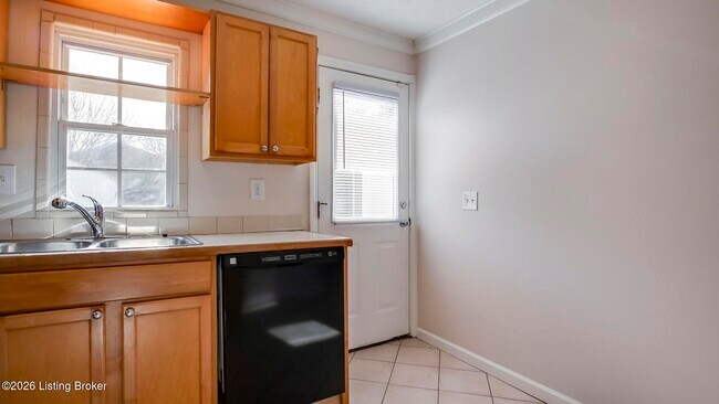 Building Photo - 3318 Van Winkle Dr