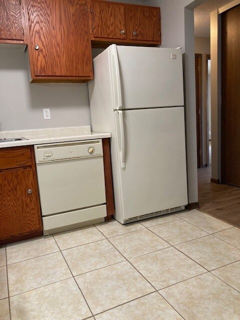 Building Photo - 1887 Silver Bell Rd