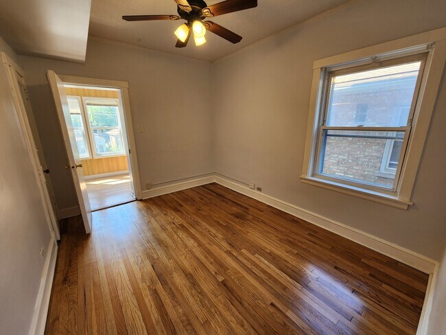 Building Photo - 6210 N Francisco Ave