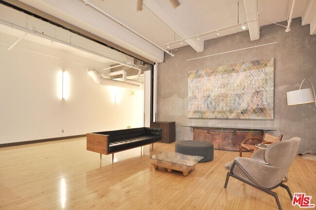 Building Photo - 1850 Industrial St