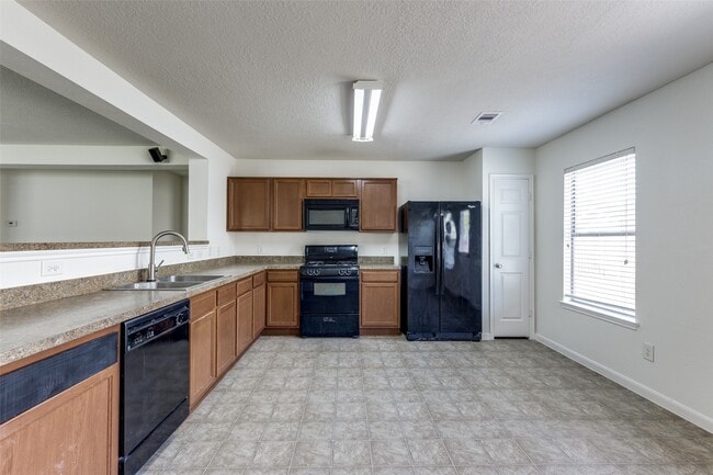 Building Photo - 29519 Legends Bluff Dr