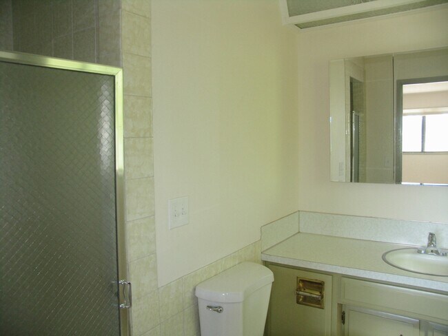 Building Photo - Nice Home in Hillsboro