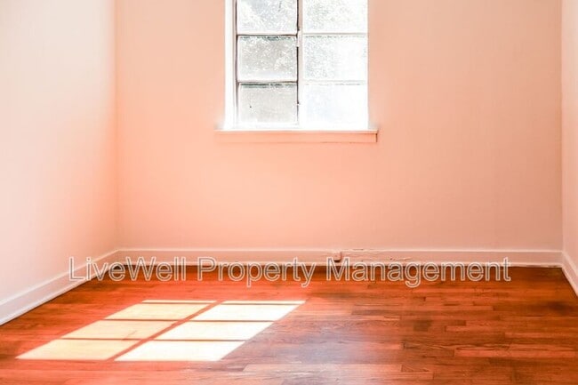 Building Photo - 1321 33rd St Ensley