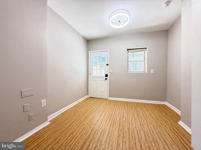 Building Photo - 1004 Girard St NW