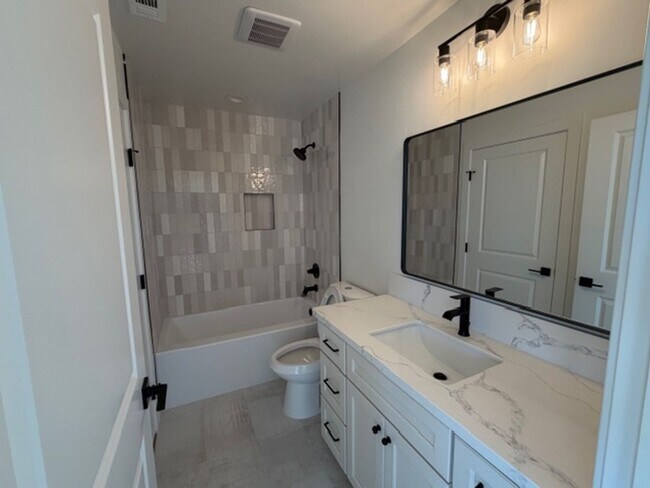 Building Photo - 4740-4760 3rd St, Rocklin, CA 95677