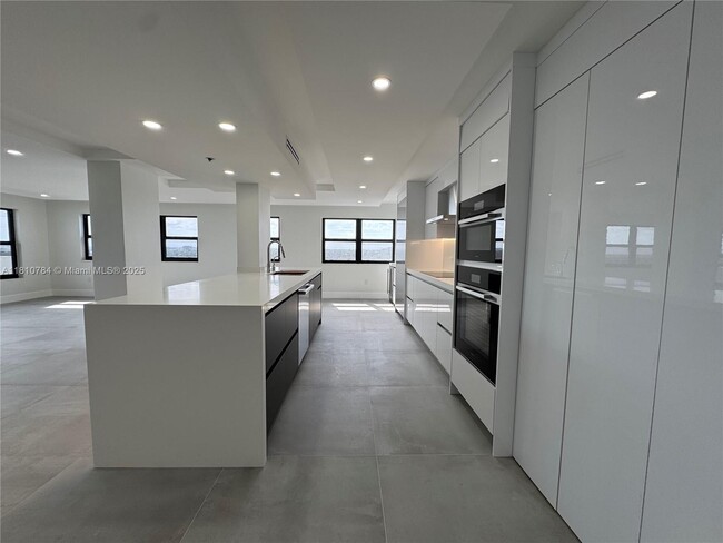 Building Photo - 1201 S Ocean Dr