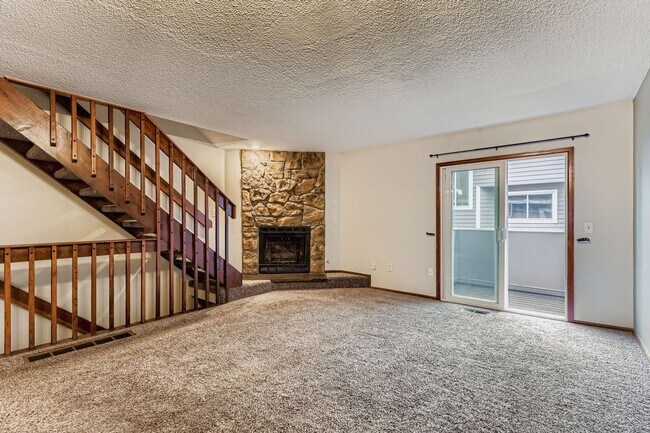 Building Photo - Wonderful 2BD/2.5BA Condo in Excellent Loc...