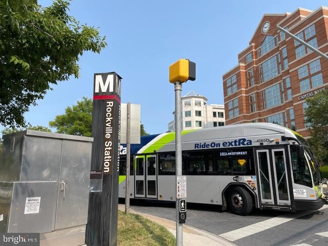 Building Photo - 1015 Veirs Mill Rd