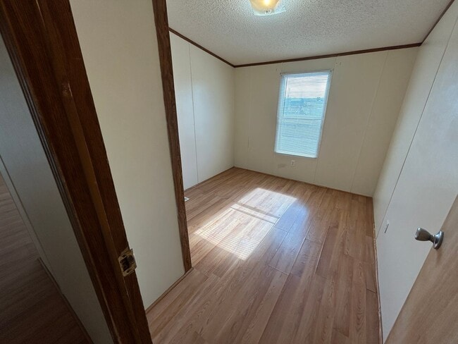 Building Photo - 3 Bed 2 Bath Updated Mobile Home w/ Fenced Yard & Many Amenities