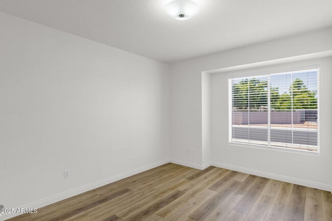 Building Photo - 22365 N 69th Ave