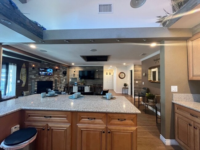 Building Photo - 3bdr 2 bth with a Bonus Room in Spring Val...