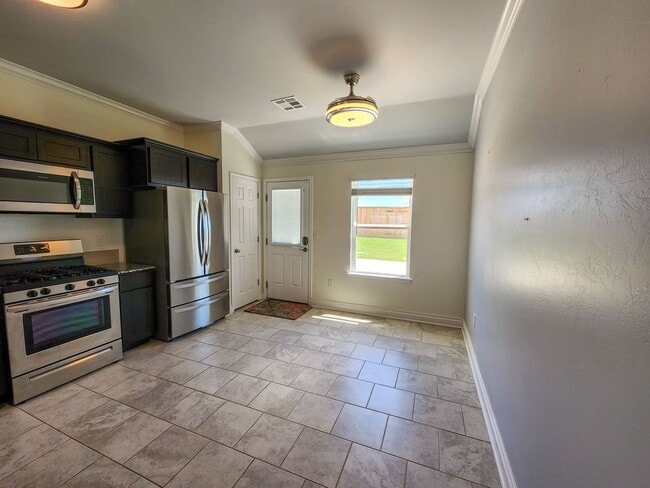 Building Photo - 3 bed, 2 bath home in Shawnee!