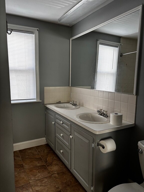 Building Photo - 131 Vernon St