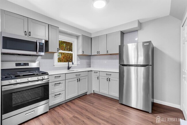 Building Photo - 368-70-370 Voorhees Ave
