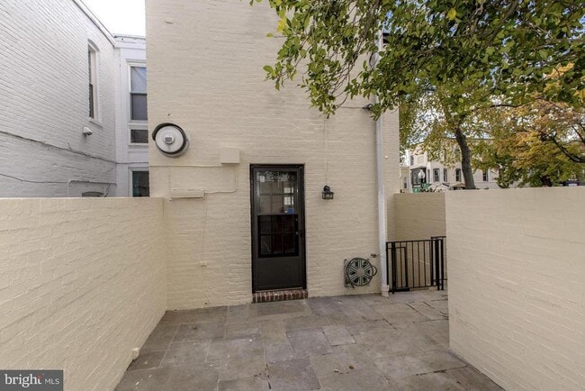 Building Photo - 1401 35th St NW