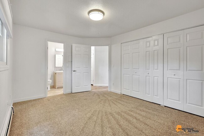 Building Photo - 1102 Broaddus St