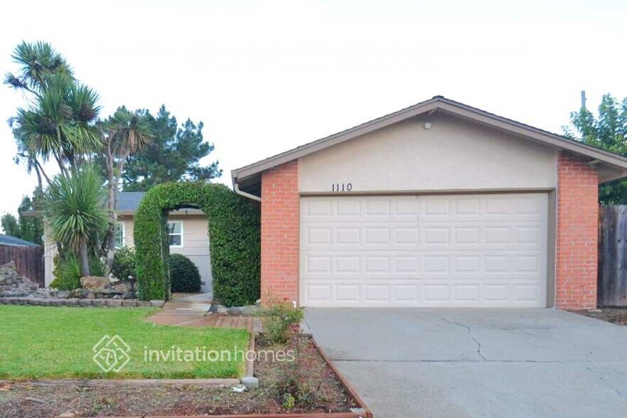 Primary Photo - 1110 Loyola Way