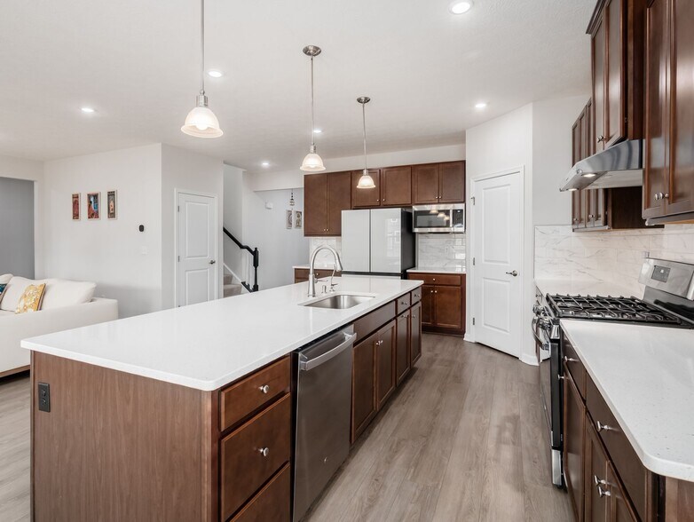 Building Photo - 128 Cameo Wds Dr