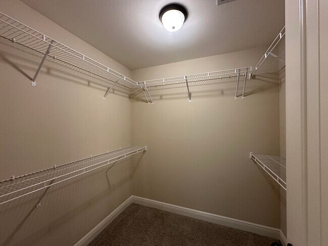 Building Photo - 516 Grand Ridge Dr