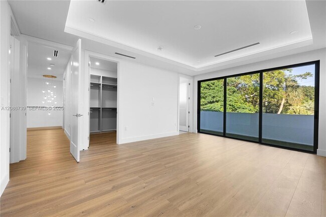 Building Photo - 807 SW 12th Ave