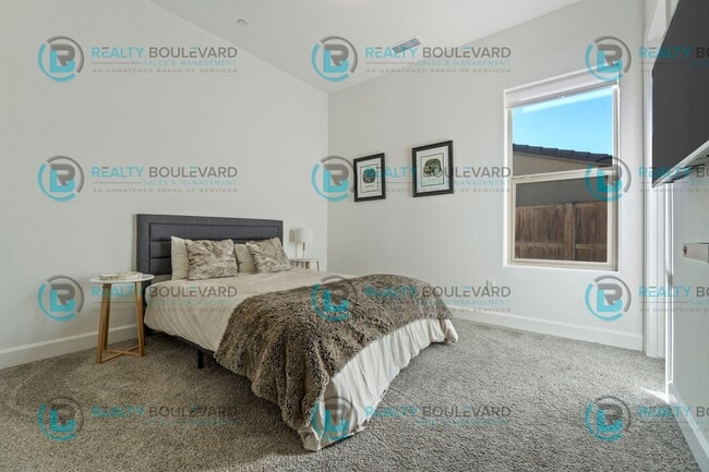 Building Photo - Stylish 3-Bedroom Sanctuary with Sophistic...