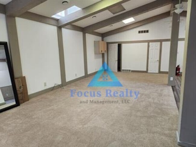 Building Photo - 426 E Wheeling St