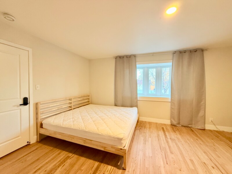 Building Photo - 9989 Dodge Dr