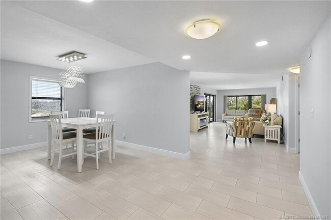 Building Photo - 10044 S Ocean Dr