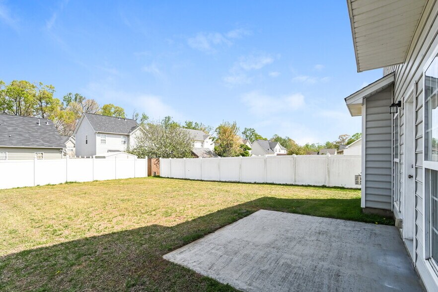 Building Photo - 226 Everett Park Dr