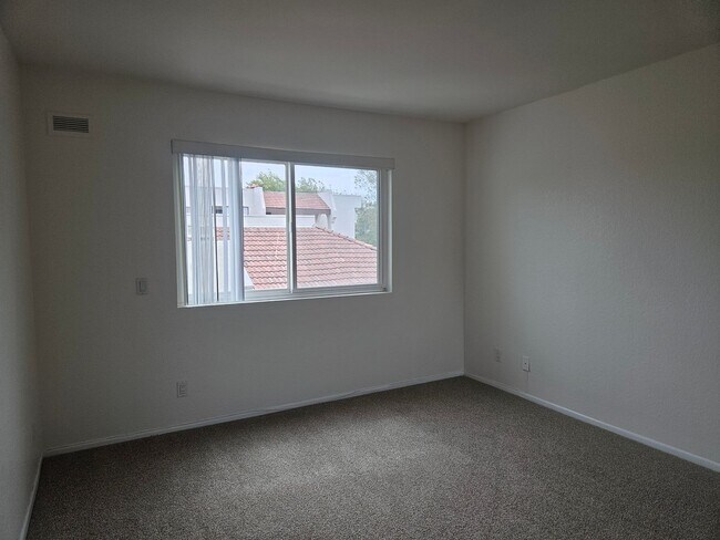 Building Photo - GENESEE - Regency Villas 1 BR Condo, 62+ C...
