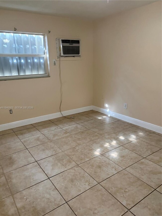 Building Photo - 307 E 14th St