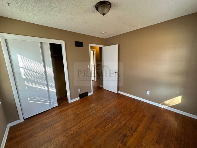 Building Photo - 7716 Crisp Ave