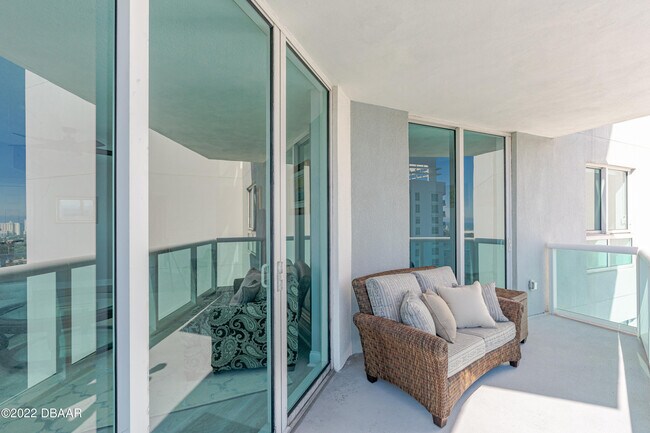 Building Photo - 241 Riverside Dr