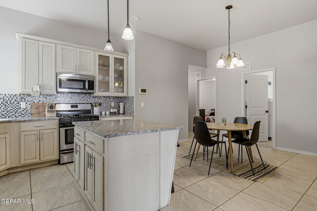 Building Photo - 3853 Loma Brisa Dr