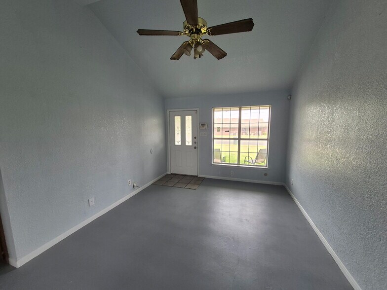 Building Photo - 4818 Lake Road