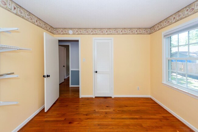 Building Photo - 3 Bedroom 2 Bath Home in Kings Grant - Sum...