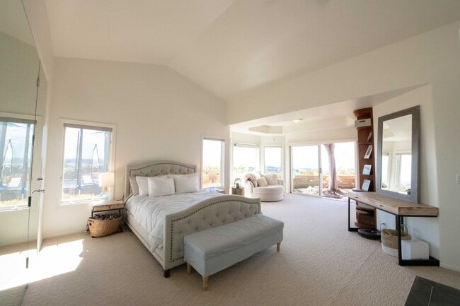 Building Photo - Amazing La Jolla North PB home with panoramic views of the ocean, bay and downtown