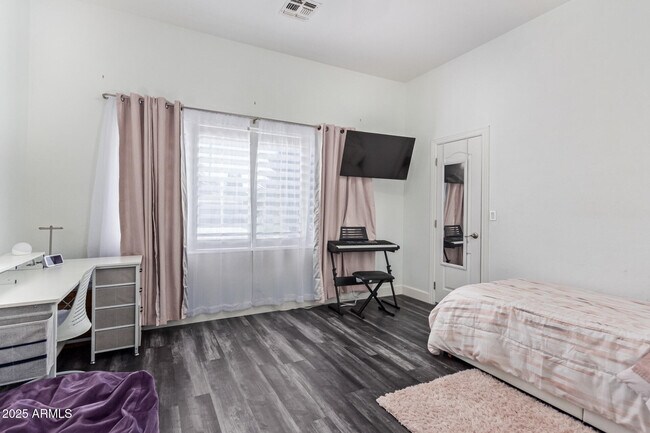 Building Photo - 10230 E Cochise Dr