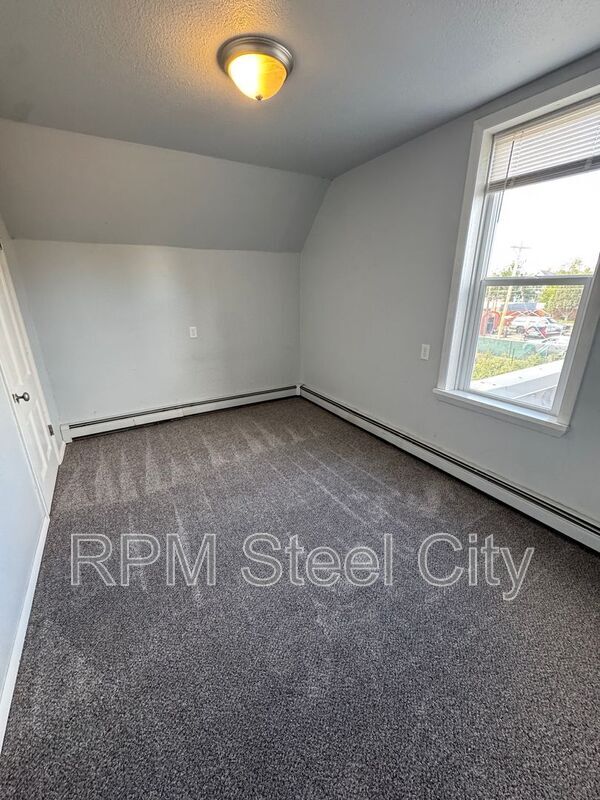 Building Photo - 2723 3rd Ave