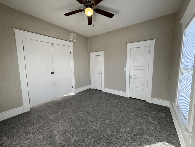 Building Photo - Newly Renovated 2 bedroom 1 bath in the he...