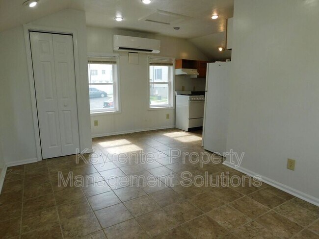 Building Photo - 404 Cherry Ave