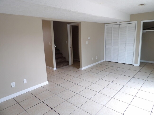 Building Photo - 468 Schenkel Ln